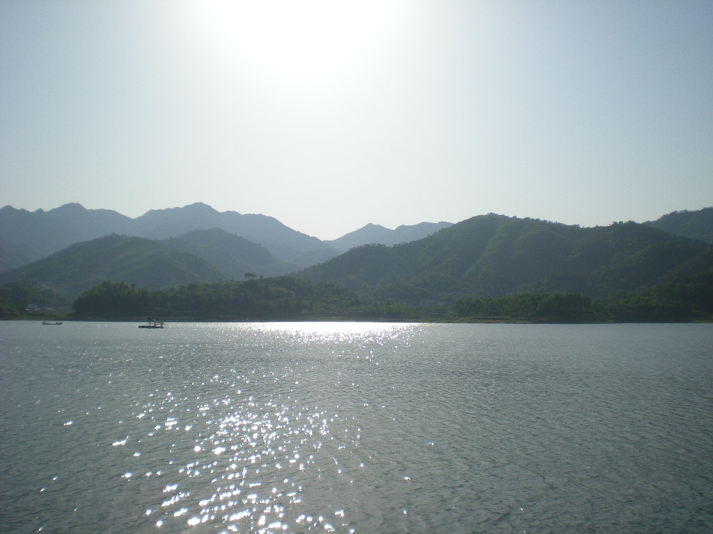 美丽的花亭湖