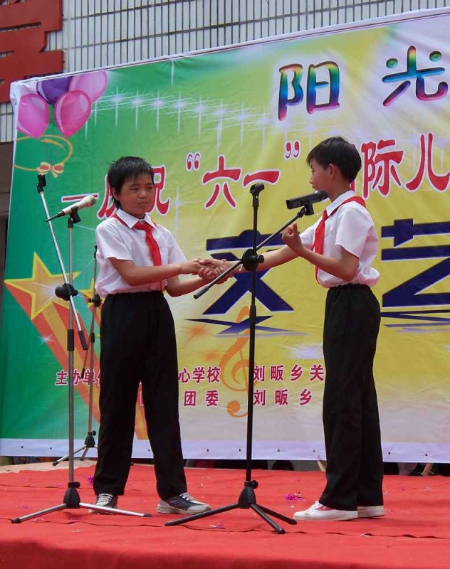 相声《弄巧成拙》 双河小学朱成平、胡鸿旭表演