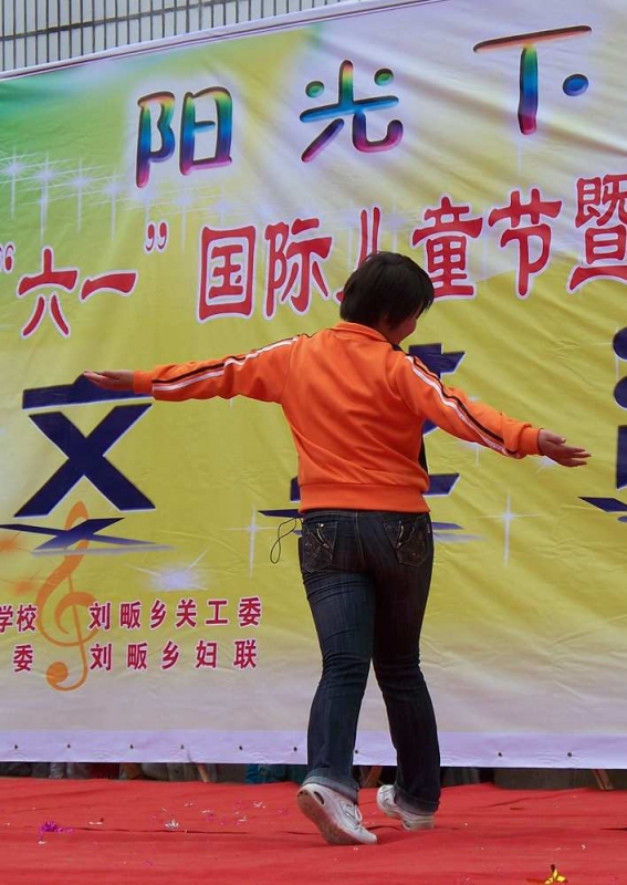 黄梅戏表演唱《女驸马》 表演单位：刘河小学